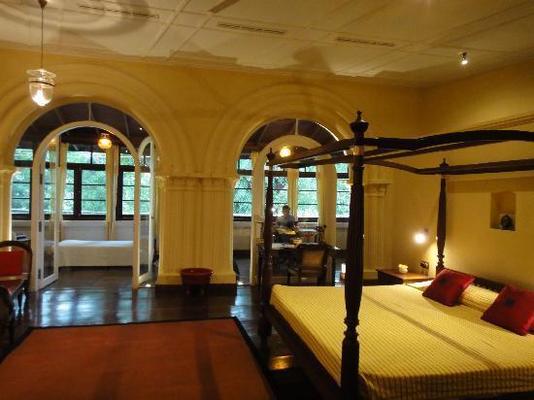 Old Harbour Hotel